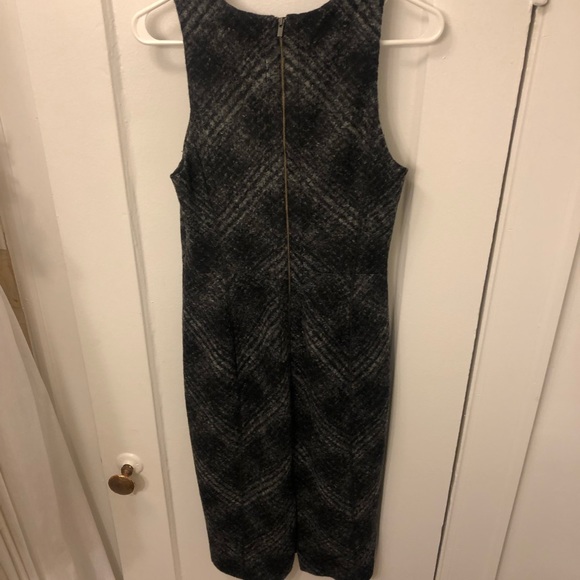 Size 6 Sleeveless Wool Dress - Banana Republic - Picture 2 of 8